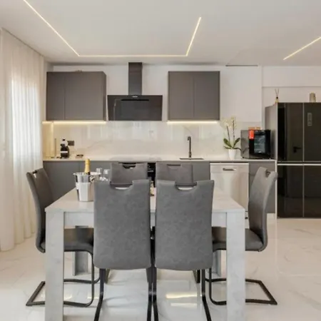 Azure Bliss 아파트 *