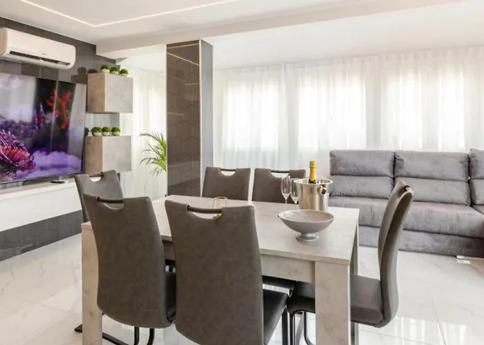 Azure Bliss Apartment *