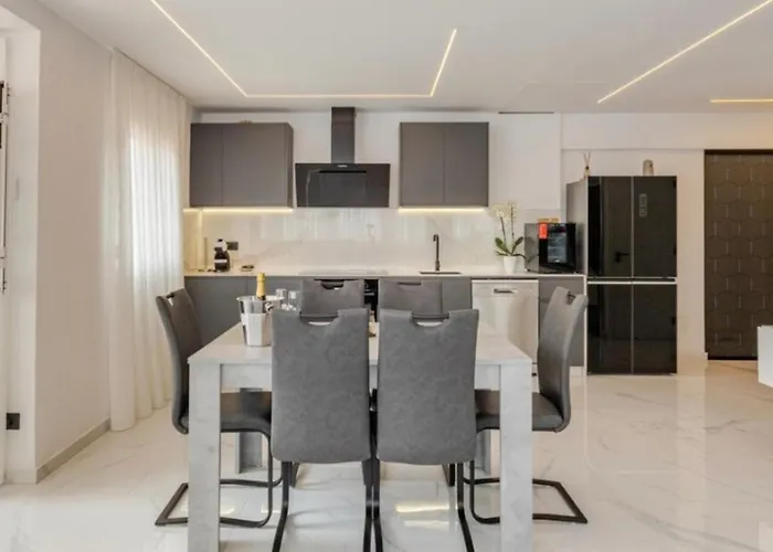 Azure Bliss Apartment *